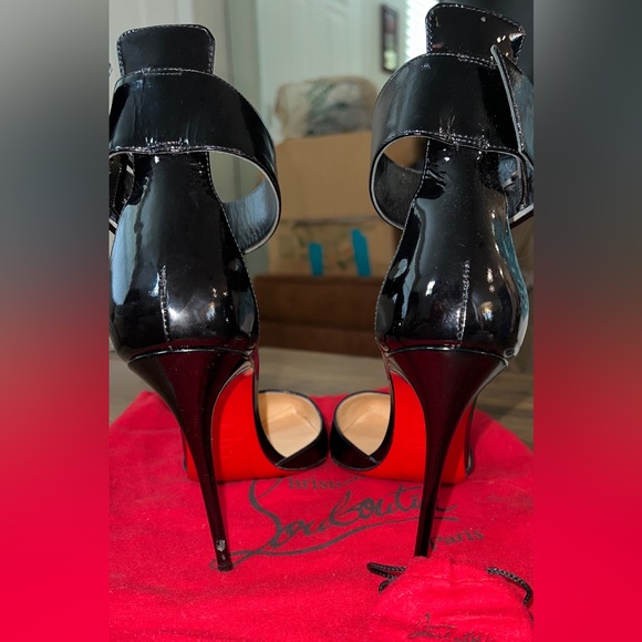 Harler strap pumps by Christian Louboutin - Picture 7 of 9